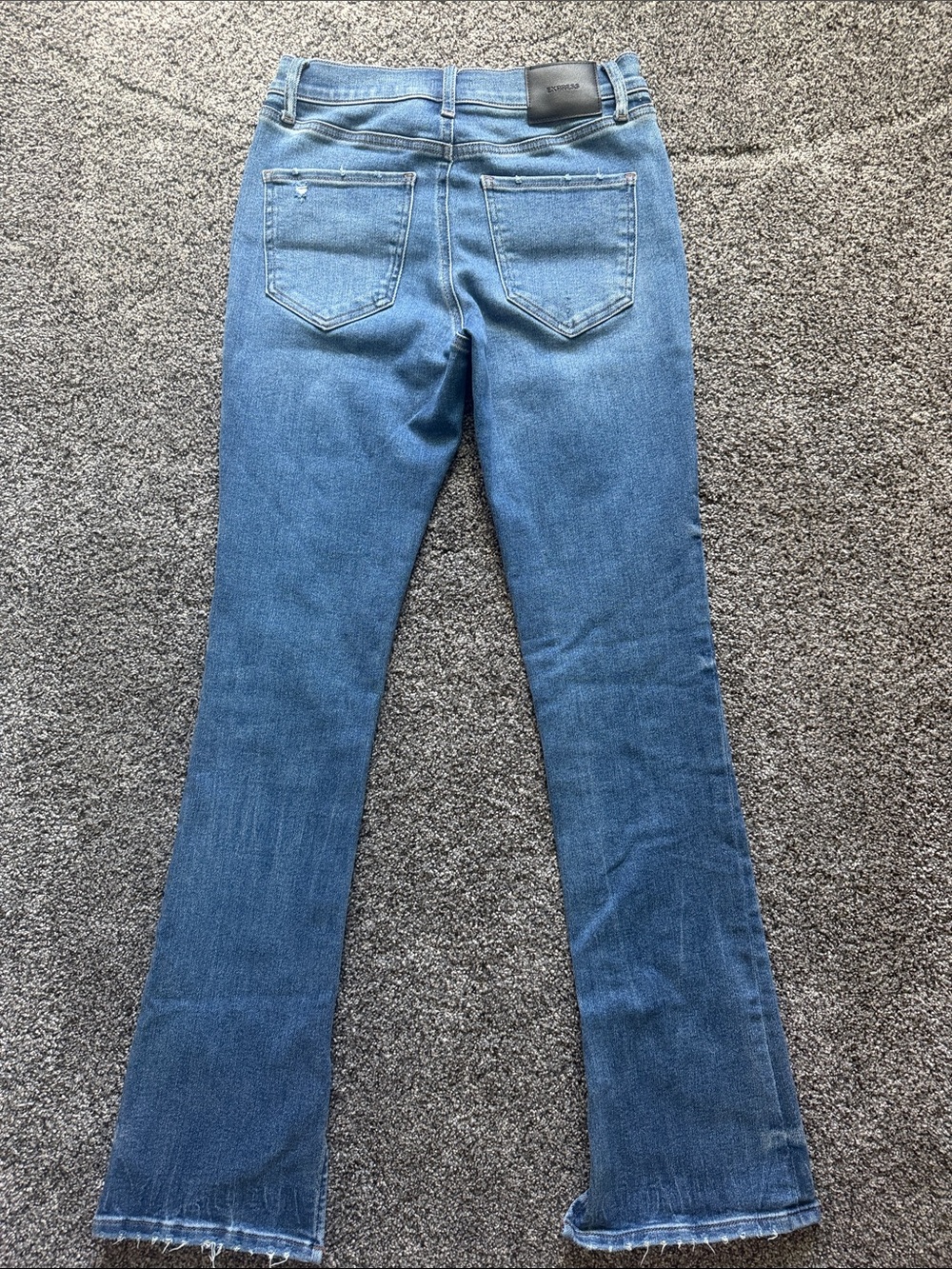 EXPRESS Skyscraper Mid Rise Medium Wash Distressed Jeans Size 6R - Picture 7 of 7